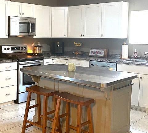 5th image of 2995 East Dr