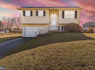 3278 E Pheasant Dr, Dover, PA 17315