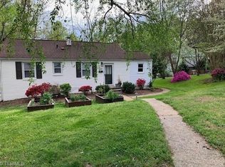 2442 Cherokee Ln, Winston Salem, NC 27103