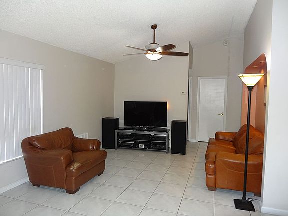 4th image of 1027 Branchwood Dr