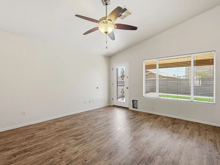 8621 W Shaw Butte Dr — Photo 9