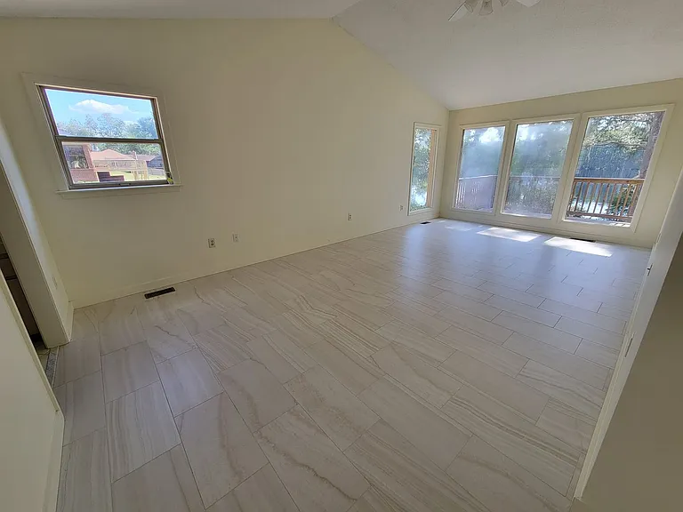 5081 Cypress Lake Dr — Photo 7