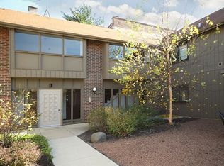 2S661 Enrico Fermi Ct UNIT B, Warrenville, IL 60555