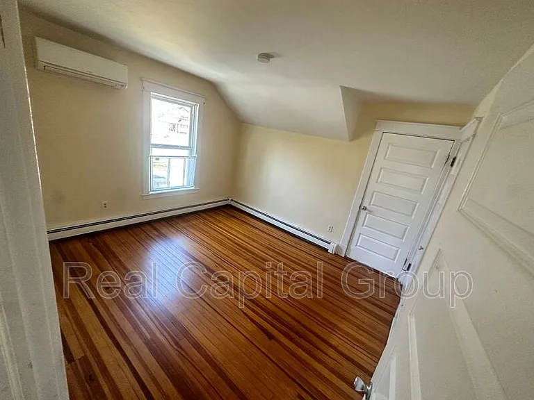376 Kenwood Ave — Photo 15