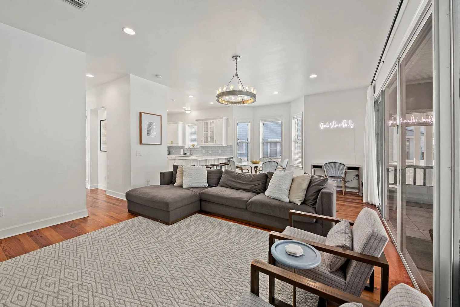 5 bed, 3.0 bath, 2690 sqft, $8,731 — Photo 3