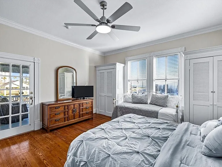 2207 Avenue P — Photo 24