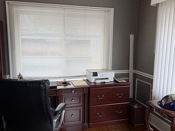 5th image of 3412 Oneida Ave