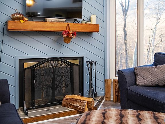 5th image of 743 Laurelwood
