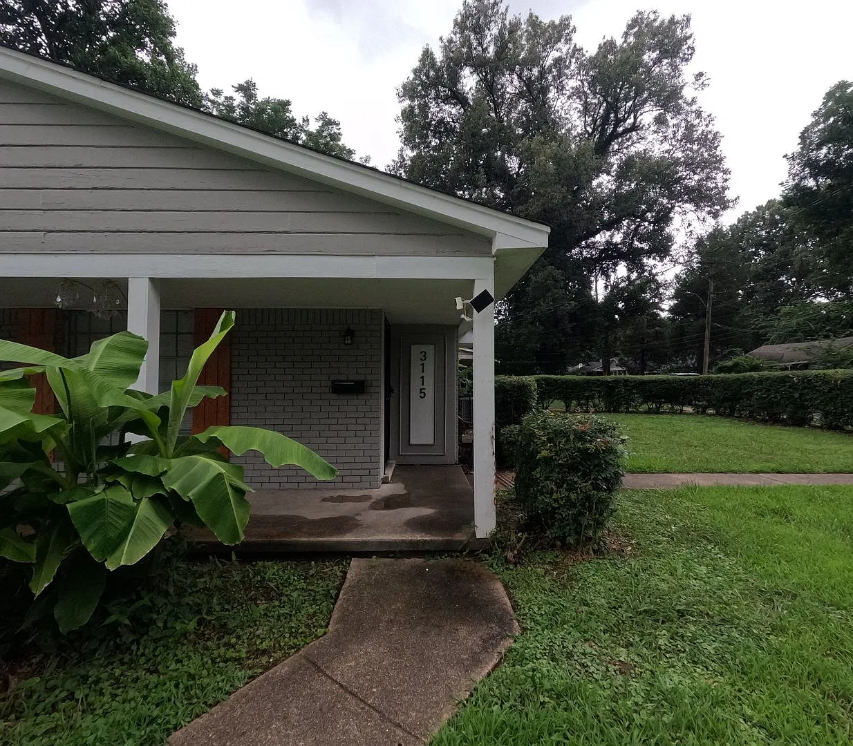 Fully Renovated 2BR Duplex Near University of Memphis | Pet Friendly — Photo 1
