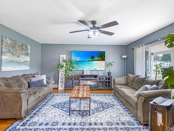 5th image of 5197 Capri Ln