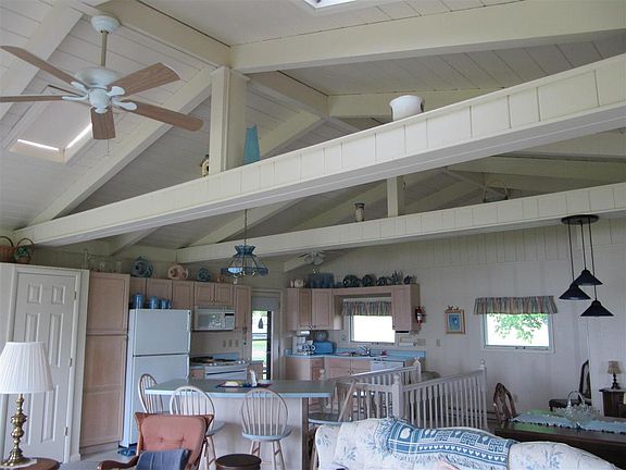 2nd image of 194 River Dr