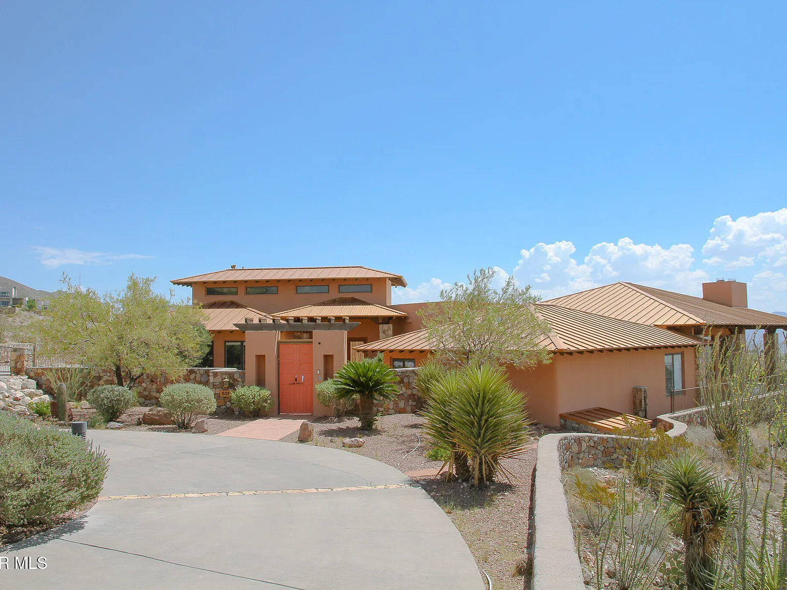 3 bed, 4.0 bath, 4933 sqft, $7,200 — Photo 2