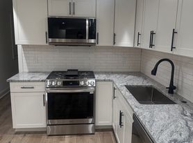 1335 E Passyunk Ave