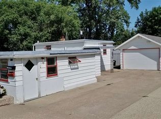 131 10th St SE, Rugby, ND 58368