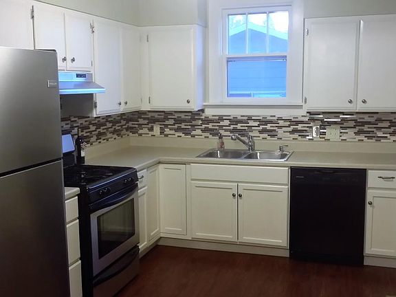 Dish Washer, Tile Backsplash, Garbage Disposal