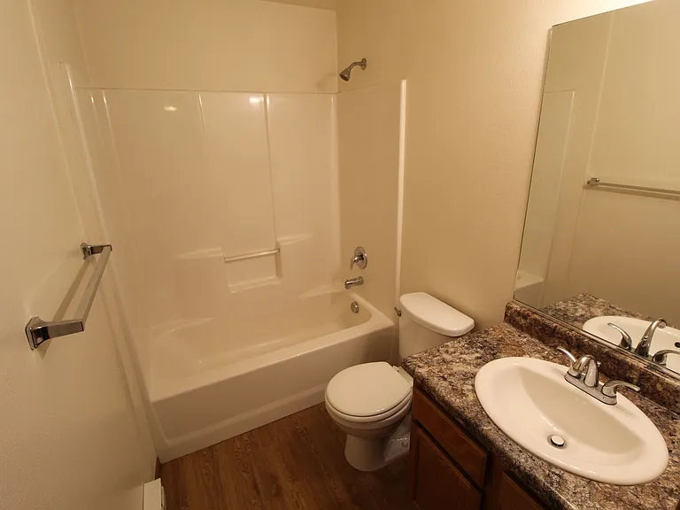 Pineridge Apartments — Photo 11