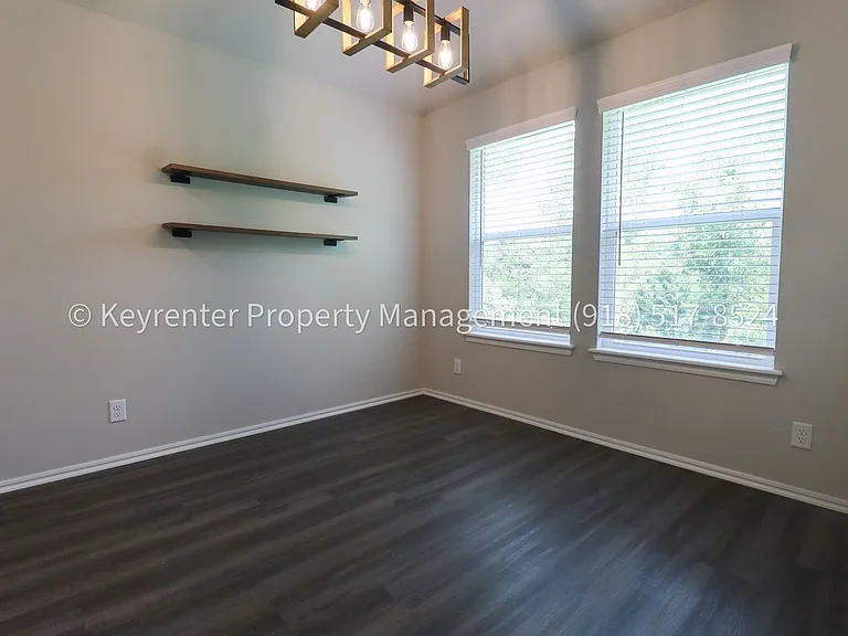 3313 N 23rd West Ave — Photo 29