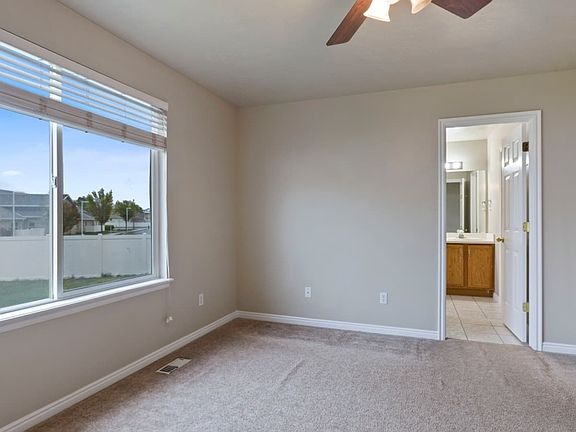 4th image of 3001 E Canyon Crest Dr