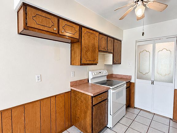 5th image of 9868 Minuteman St