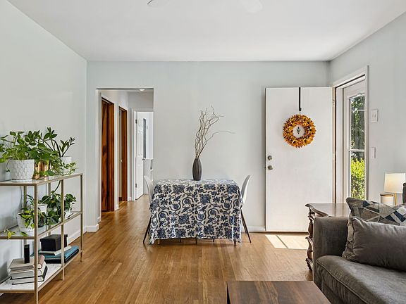 4th image of 2812 Colonial Cir