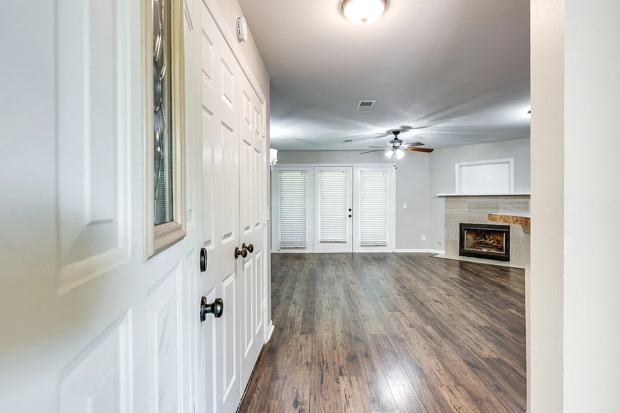 3 bed, 1520 sqft, $2,545 — Photo 2