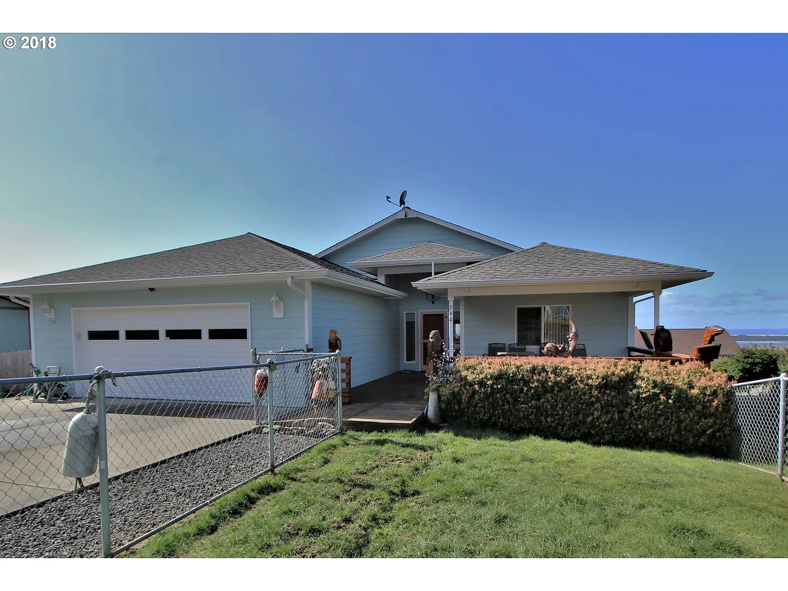 760 Prefontaine Dr photo 1