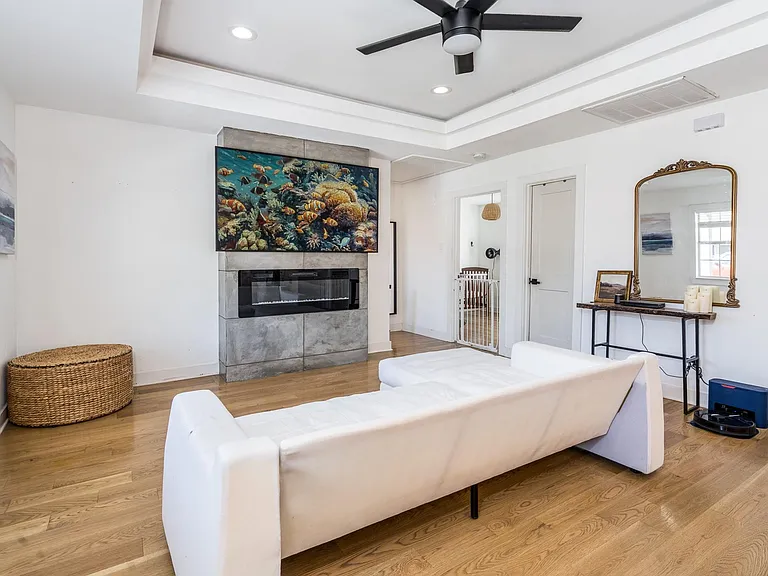 810 Jerry St — Photo 3