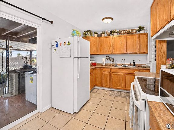 5th image of 2423 S Olivia Ave