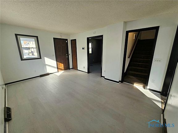 3rd image of 3922 Woodhaven Dr
