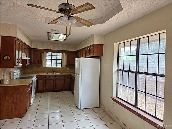 2nd image of 809 N 21st St