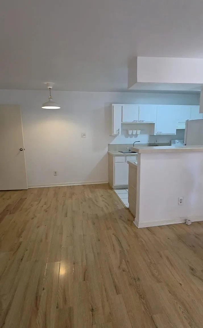 2 bed, 1.0 bath, 796 sqft, $995 — Photo 3