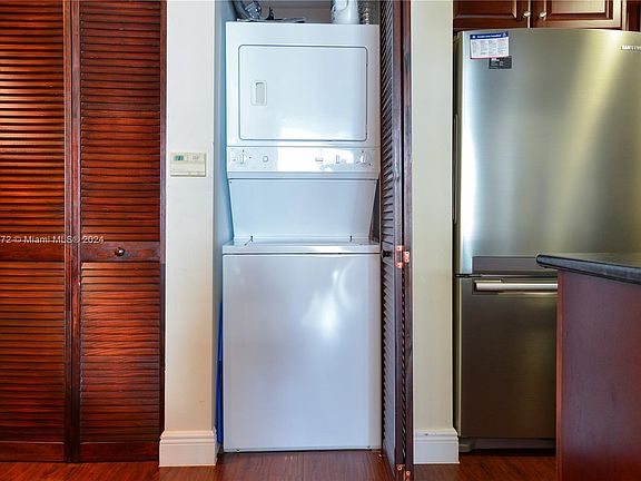 5th image of 275 NE 18th St APT 1002