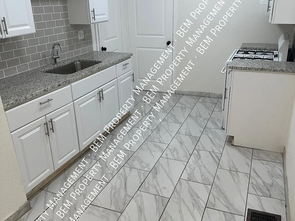 4236 Agnes Ave