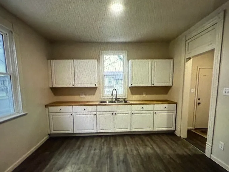 337 George St — Photo 11