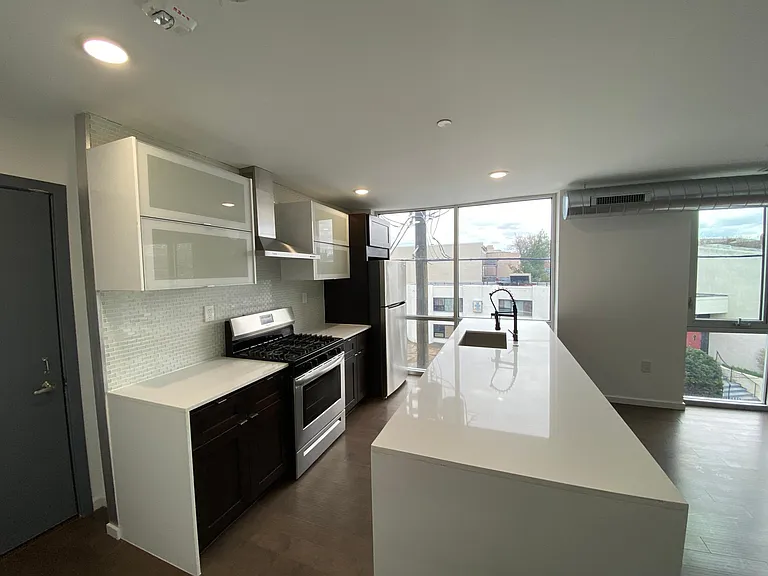 1235 N Franklin St #3 — Photo 5