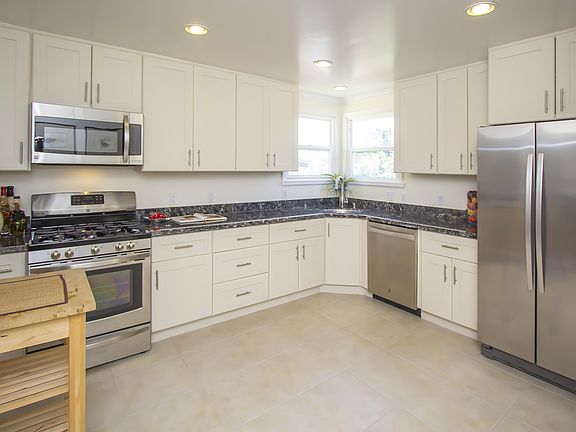 3rd image of 1430 Hudson Ave