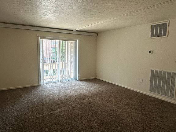 2 Bedroom 2 Bathroom 
Living Room