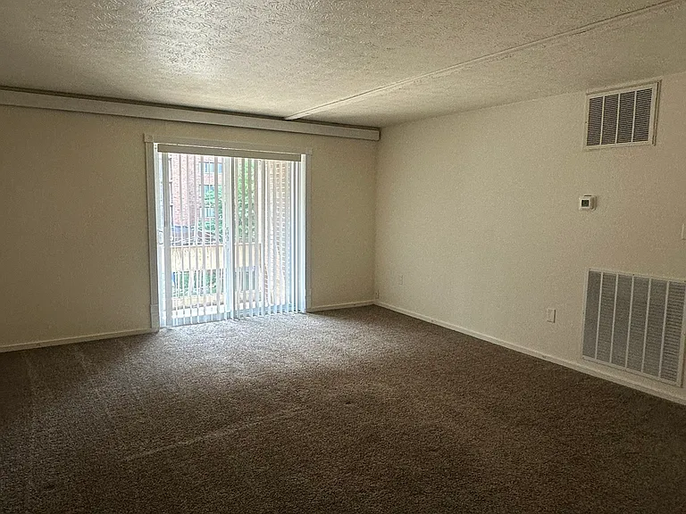 2 Bedroom 2 Bathroom 
Living Room