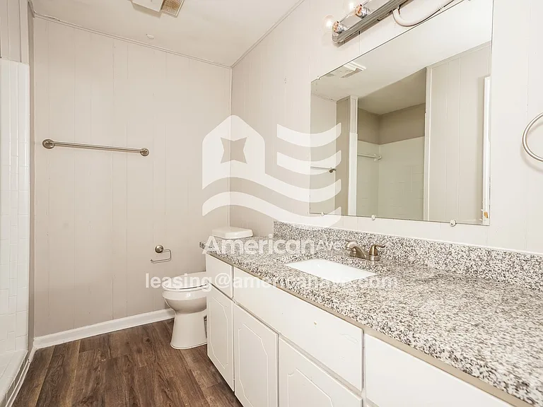 919419_010_main_bathroom_11.jpg