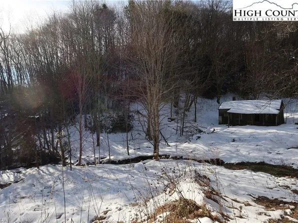 16 Rip Shin Rd, Lansing, NC 28643