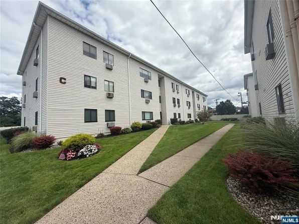 250 Grant Ave APT C38, Lyndhurst, NJ 07071