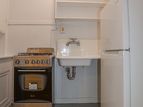 4th image of 5727 S Blackstone Ave #108