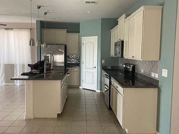 4th image of 14592 W Dahlia Dr