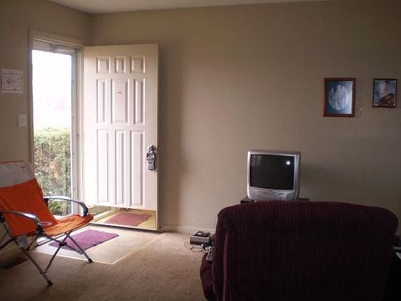 3rd image of 609 Bellamy Ln