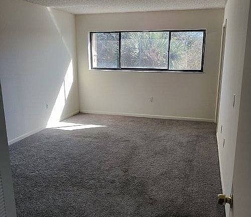  Nice 3rd floor corner unit!