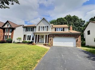 110 Londonderry Ln, Getzville, NY 14068
