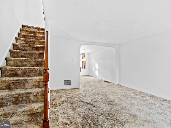 5th image of 6344 Glenloch St