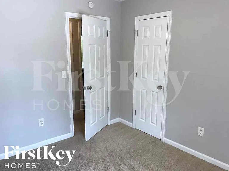 5623 Crystal Hl — Photo 17