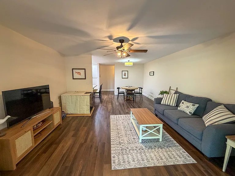 2728 SW 14th Dr — Photo 8
