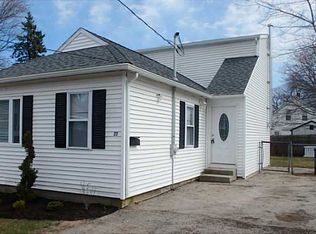 22 Huron St, Warwick, RI 02889
